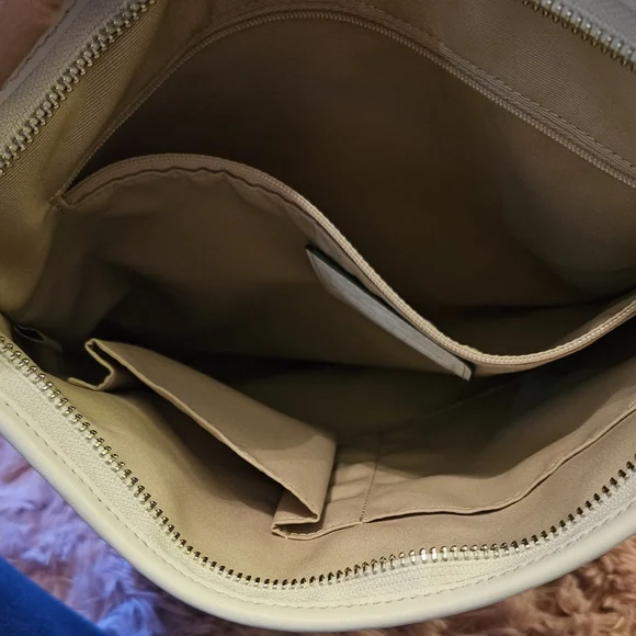 Elegant Coach Cream Shoulder/Crossbody Bag - Picture 12 of 16